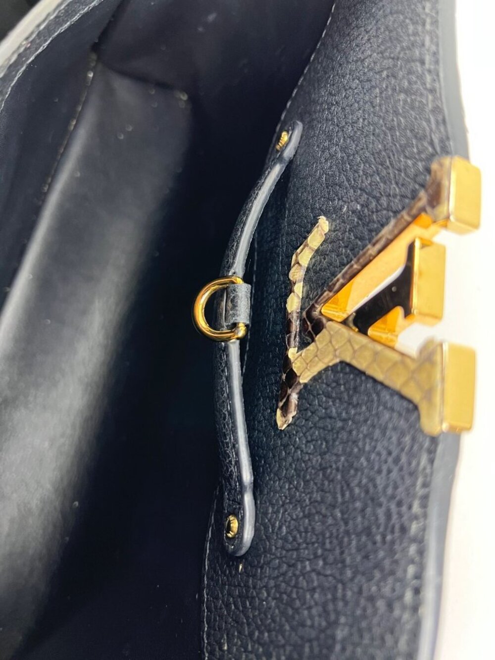 Louis Vuitton Taurillon Capucines MM Black Shoulder Bag - Picture 6 of 16